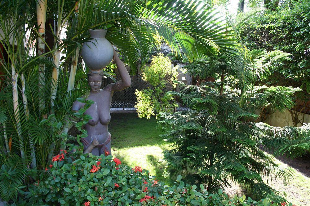 Hotel Aurore Lome Bagian luar foto