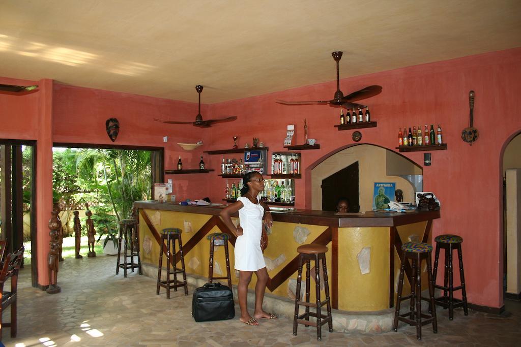 Hotel Aurore Lome Bagian luar foto