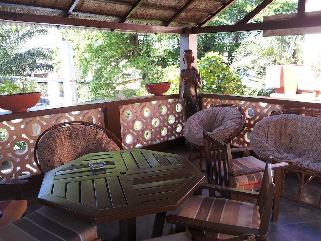 Hotel Aurore Lome Bagian luar foto