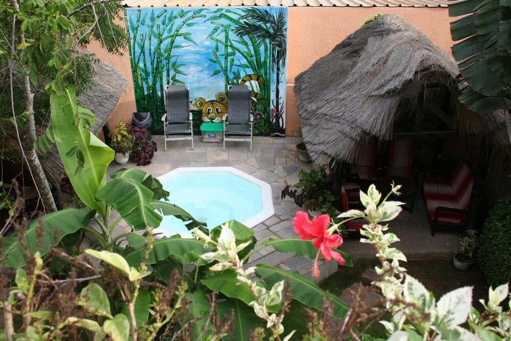 Hotel Aurore Lome Bagian luar foto
