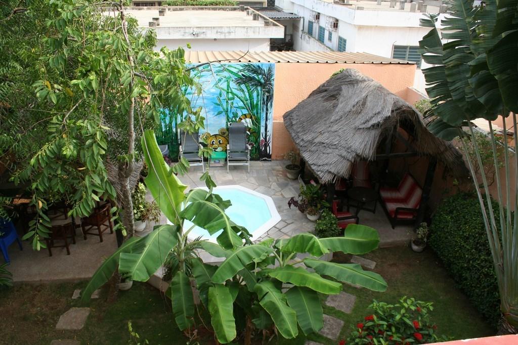 Hotel Aurore Lome Bagian luar foto
