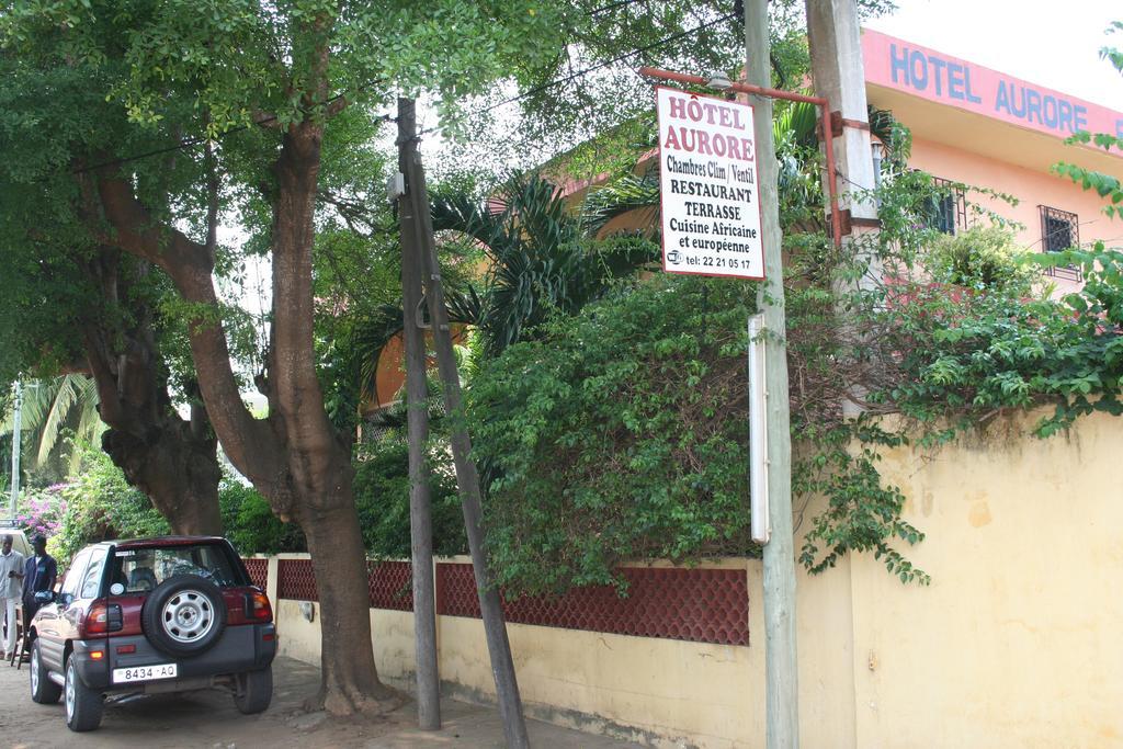 Hotel Aurore Lome Bagian luar foto