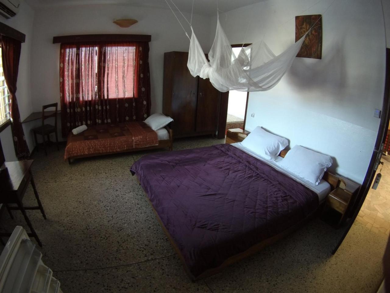 Hotel Aurore Lome Bagian luar foto